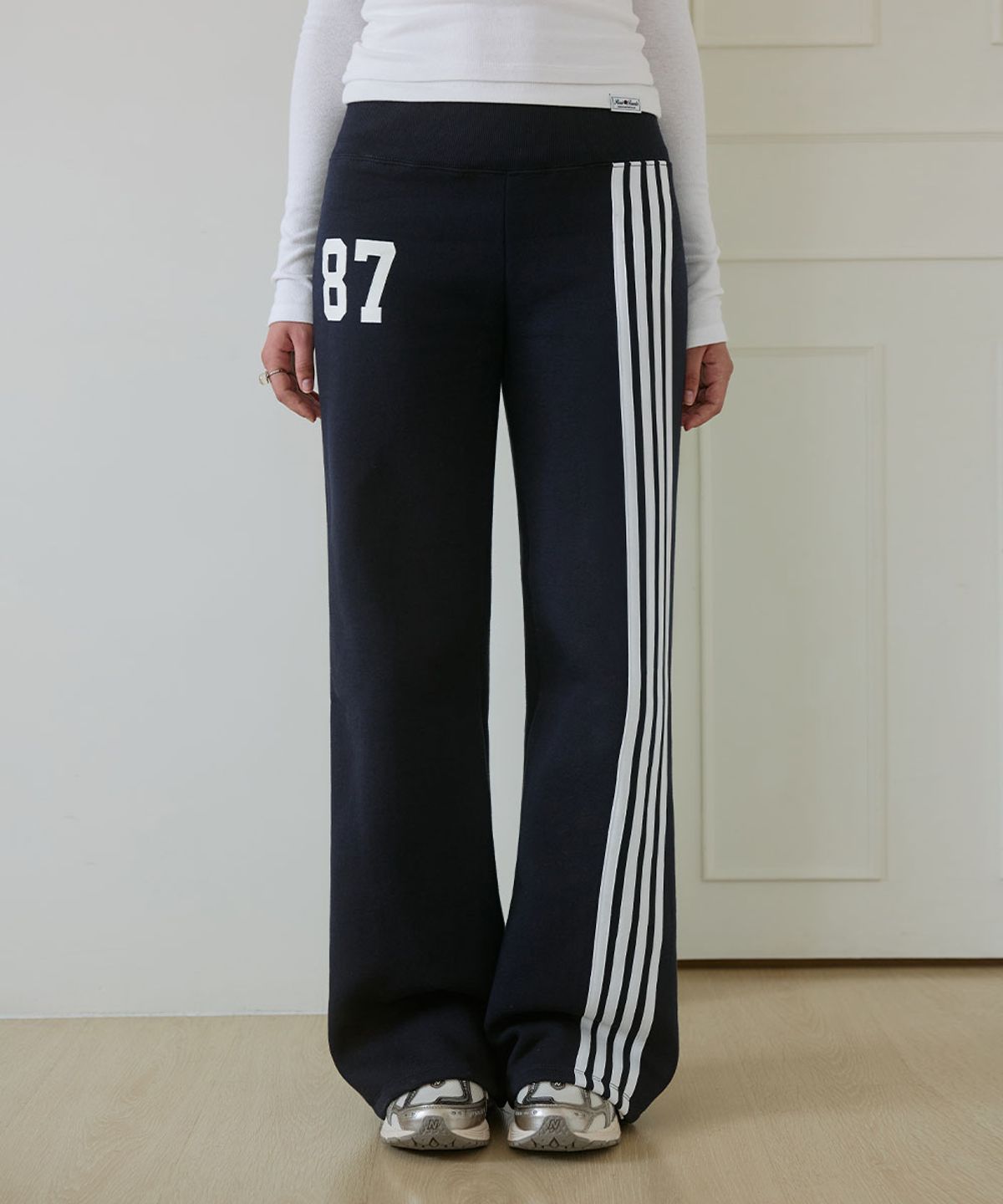 로제프란츠(ROSEFRANTZ) Side-Stripe Flare Track Pants [Navy]