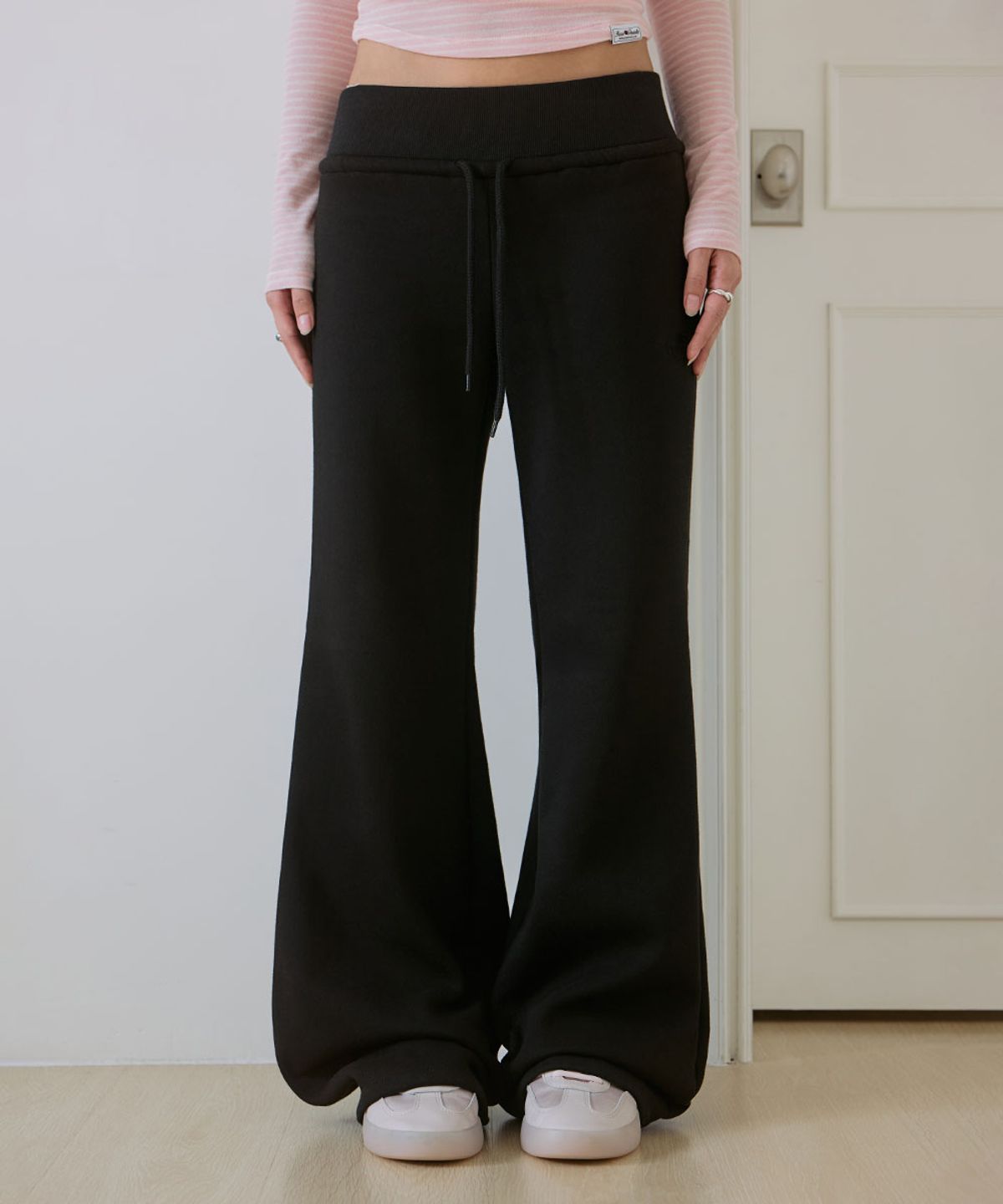로제프란츠(ROSEFRANTZ) Wide Waistband Fleece Bootcut Pants [Black]