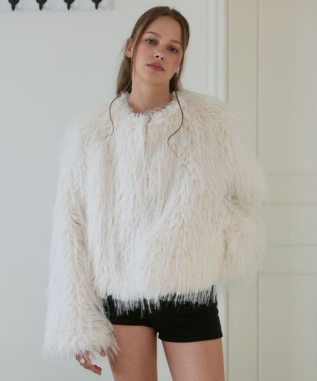 로제프란츠(ROSEFRANTZ) Shaggy Fur Cropped Jacket [Ivory]