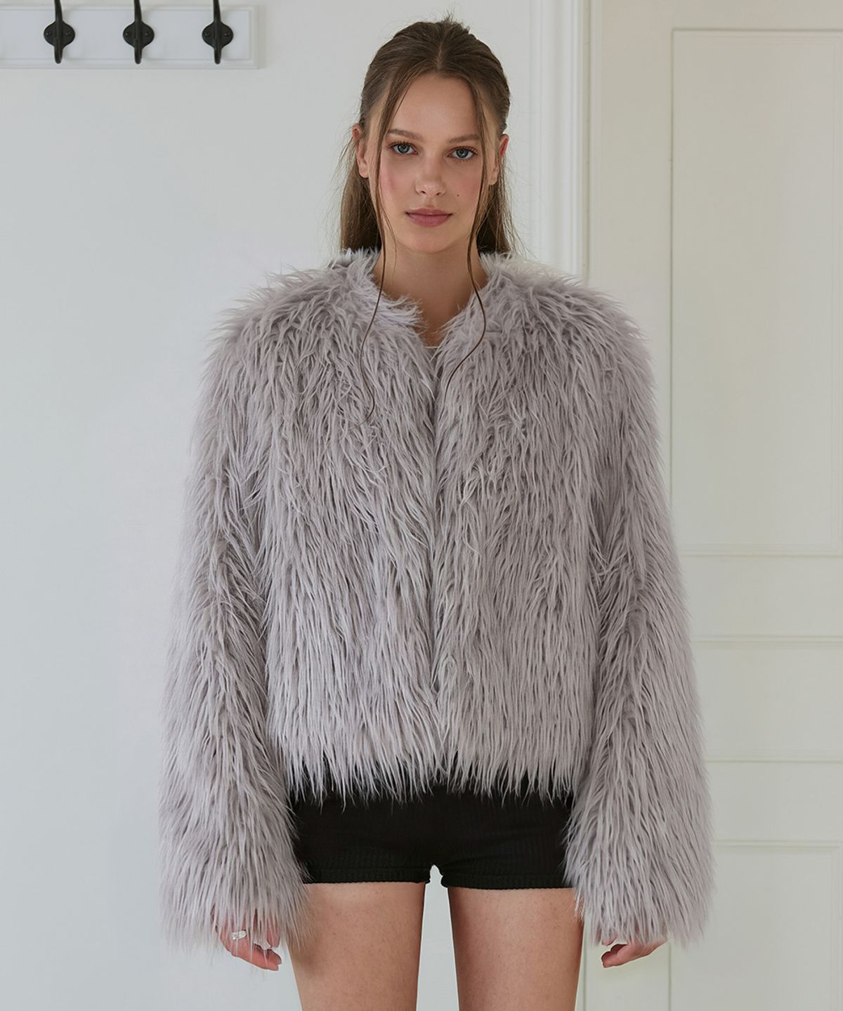 로제프란츠(ROSEFRANTZ) Shaggy Fur Cropped Jacket [Gray]