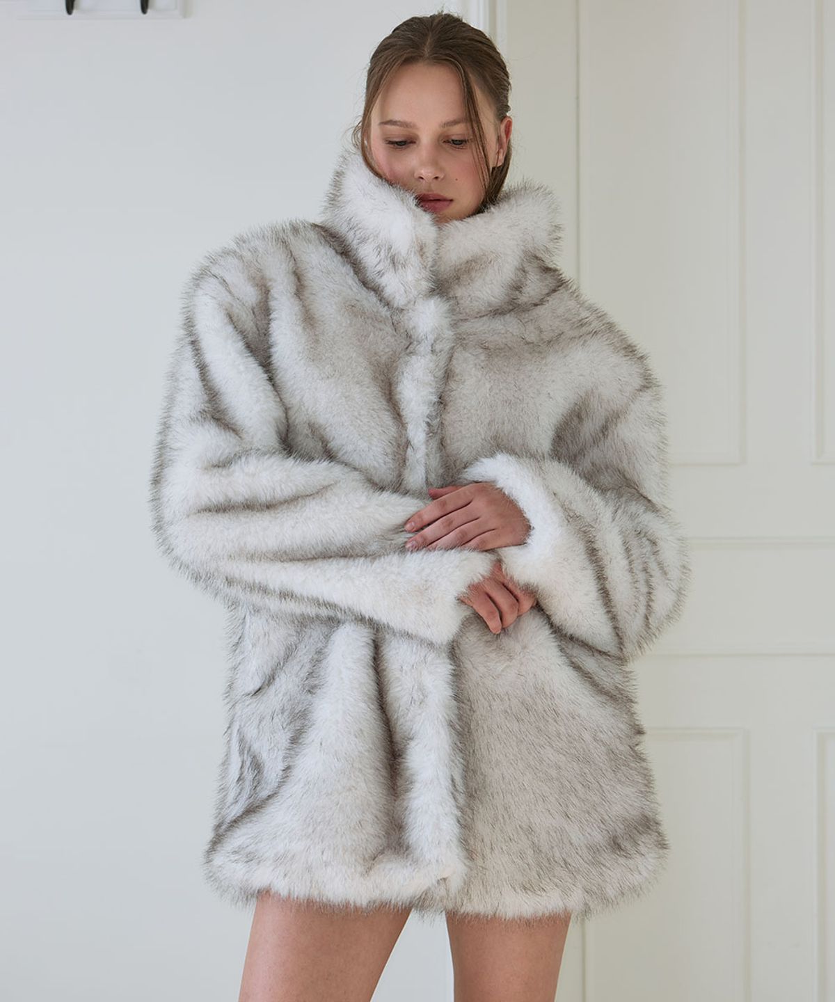 로제프란츠(ROSEFRANTZ) High-Neck Fur Half Coat [Ivory]
