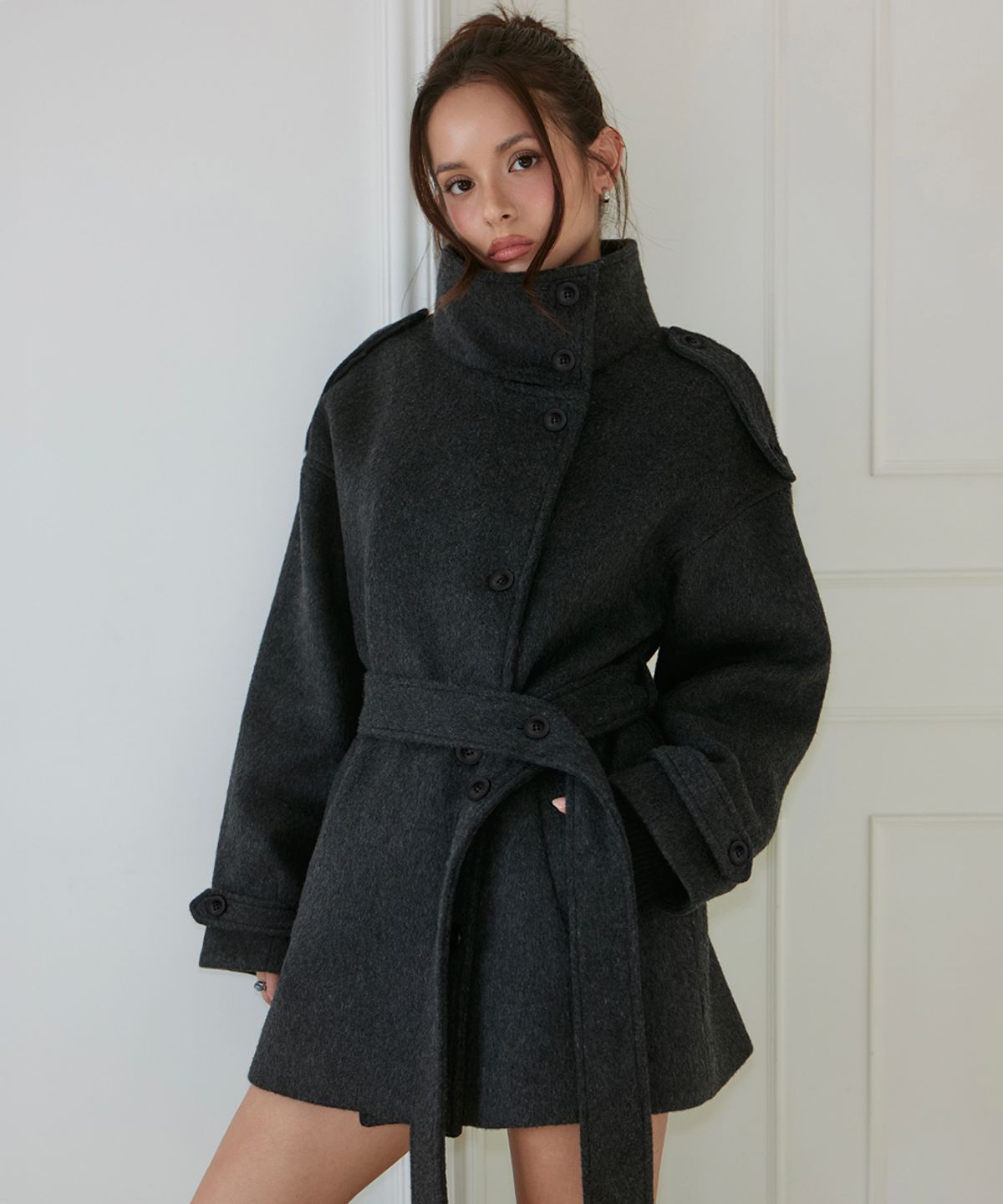 로제프란츠(ROSEFRANTZ) Belted Funnel-Neck Wool Half Coat [Charcoal]