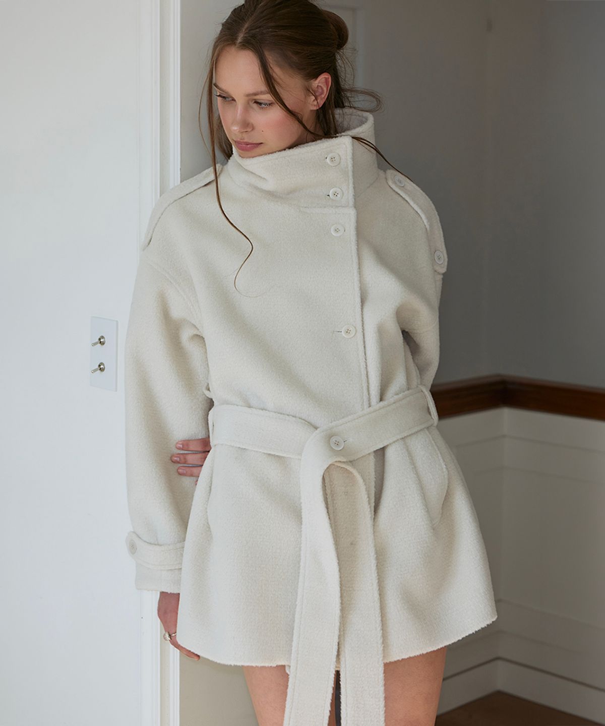 로제프란츠(ROSEFRANTZ) Belted Funnel-Neck Wool Half Coat [Ivory]