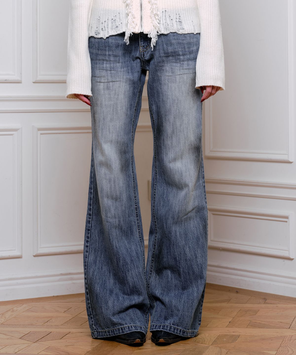 에르에르(ERER) Dirty Washed Semi Bootcut Denim Light Indigo