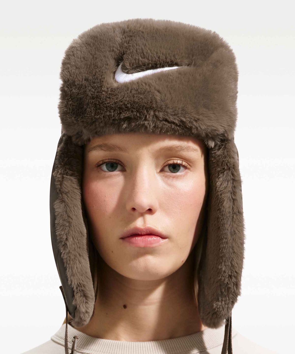 나이키(NIKE) 플라이 레더 트래퍼 캡 - 아이언스톤:밍크 브라운:화이트 / IQ4183-004