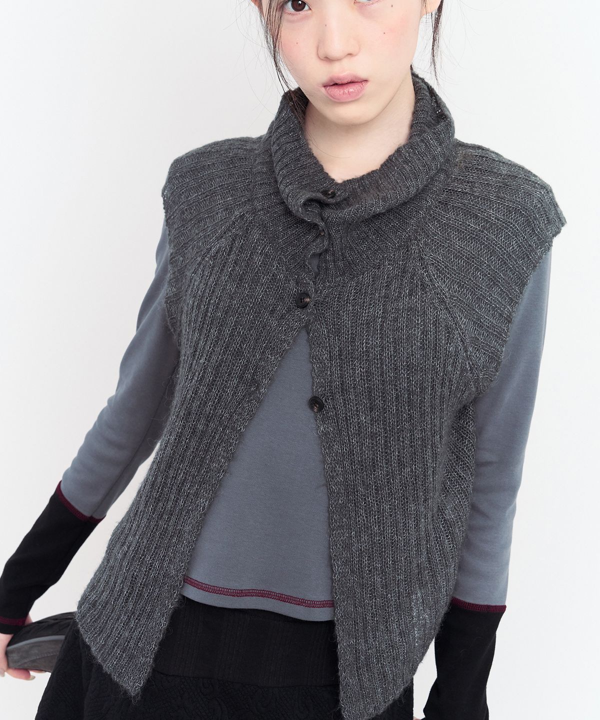 무음(MUWM) 3-웨이 버튼 니트 탑 3-way Button Knit Top (Charcoal)