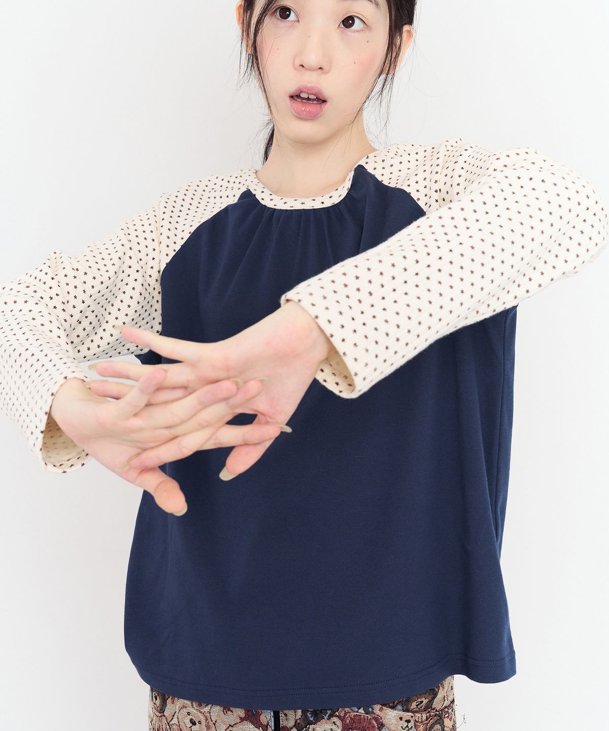 무음(MUWM) 스타 셔링 래글런 티 Star Shirring Raglan Tee (Navy Cream)