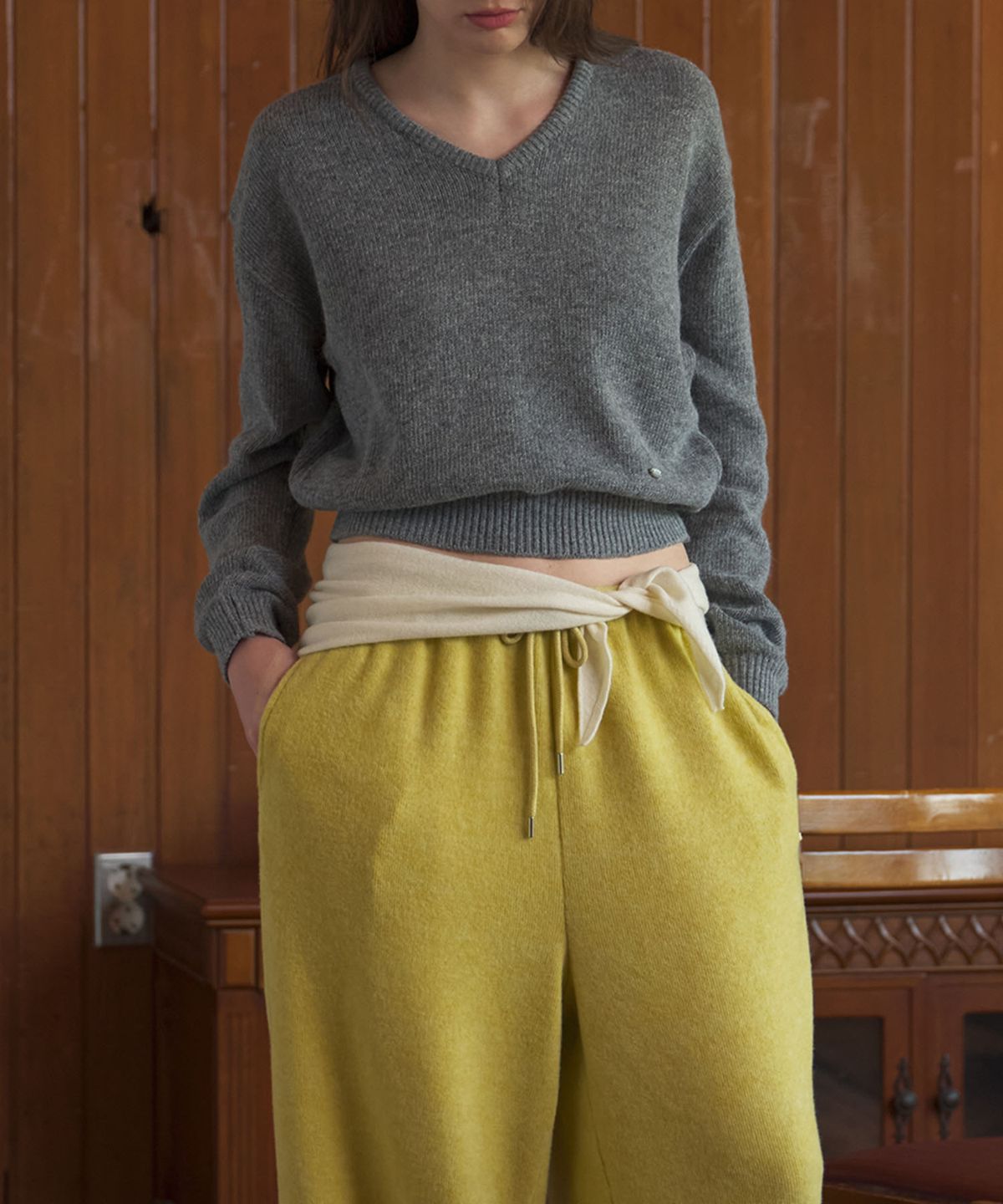 피브비(PIV’VEE) Wool V-Neck Knit Top (fuzzy charcoal)