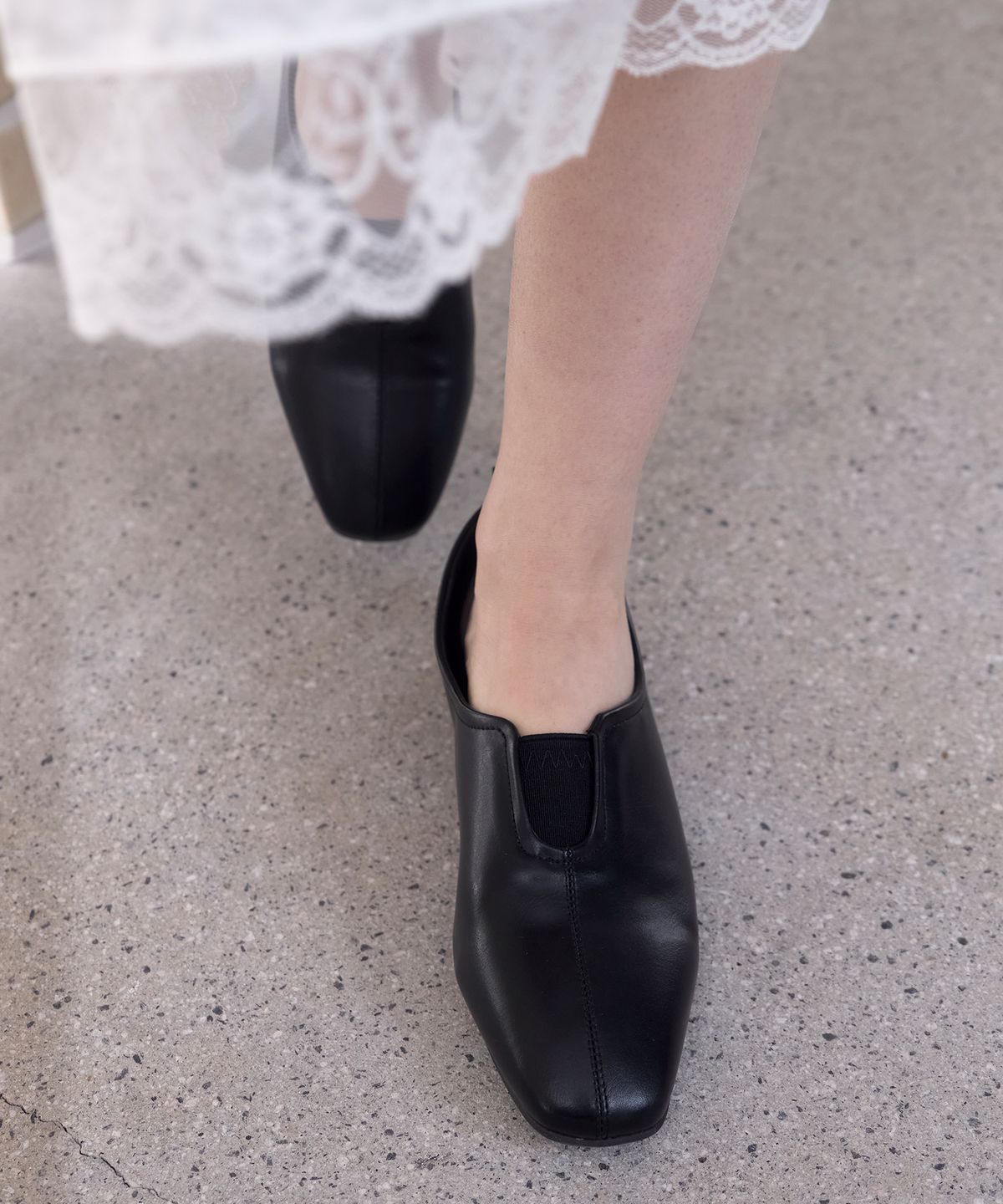 세스띠(CESTI) 슬릿 스퀘어 밴딩 로퍼 (BLACK)