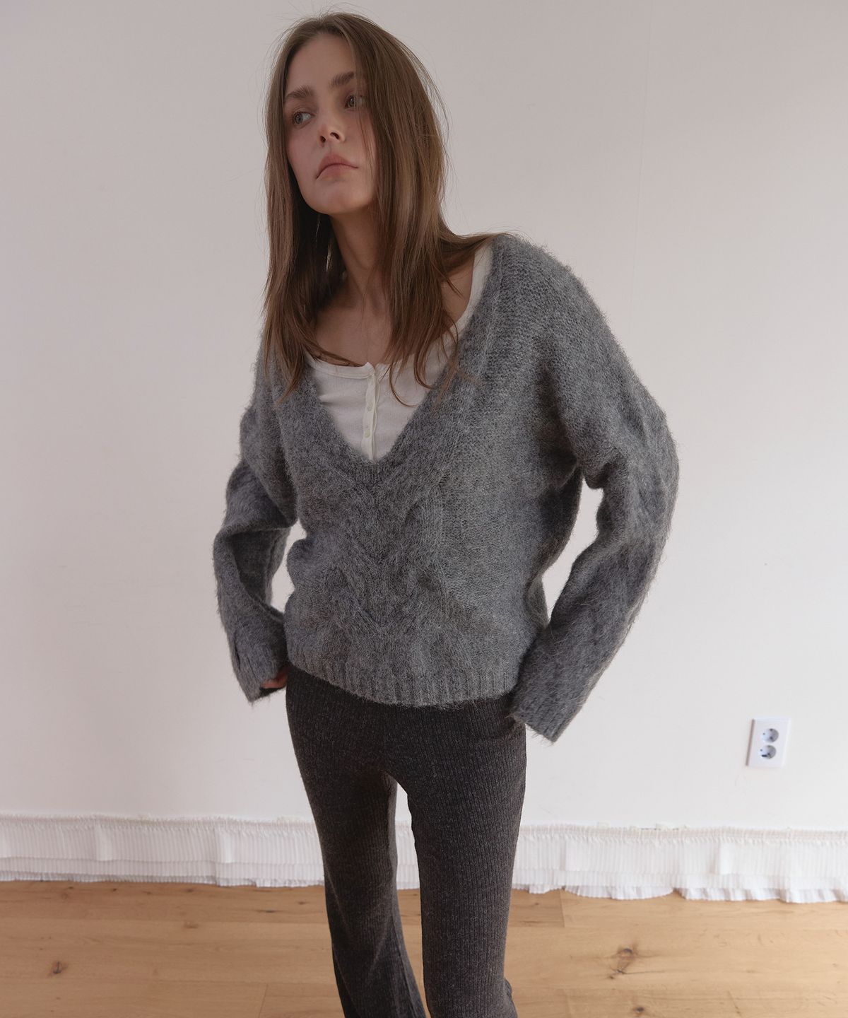 아수라(ASURA) TWIST DEEP V KNIT (MELANGE GREY)