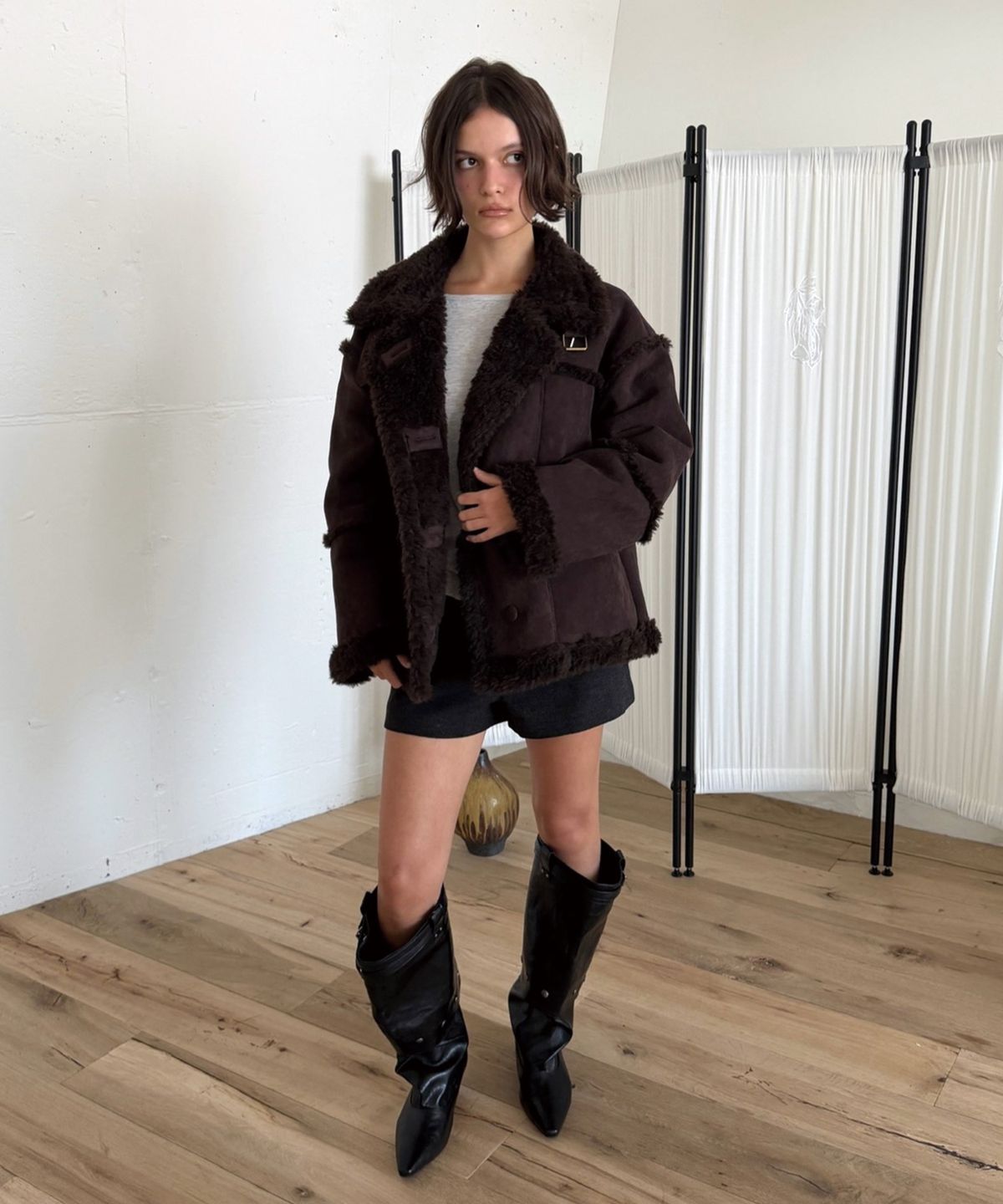 아수라(ASURA) LINE SHEARLING MUSTANG (BROWN)