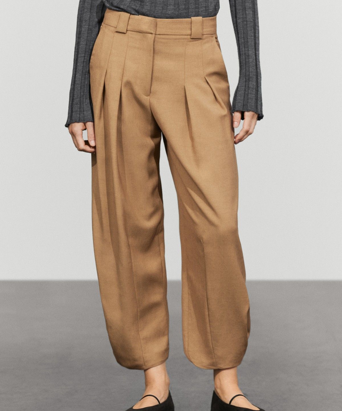 마시모두띠(MASSIMO DUTTI) 울 블렌드 플리츠 팬츠