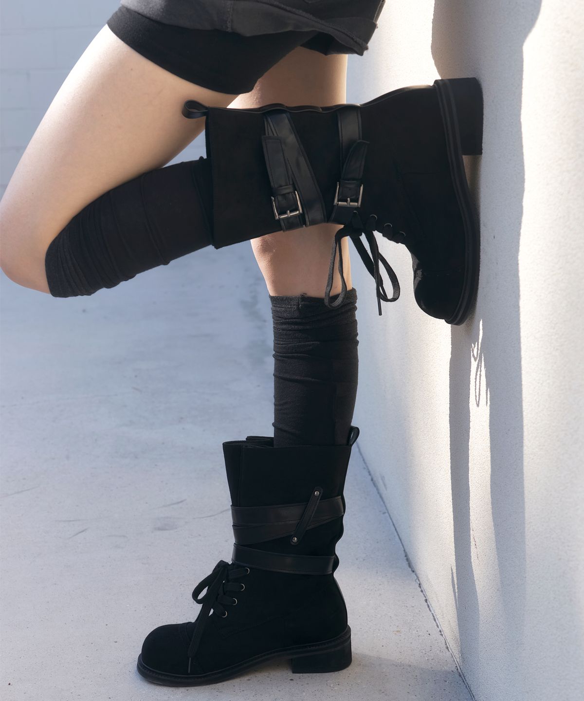 세스띠(CESTI) 레이븐 멀티 버클 미들부츠 (BLACK)