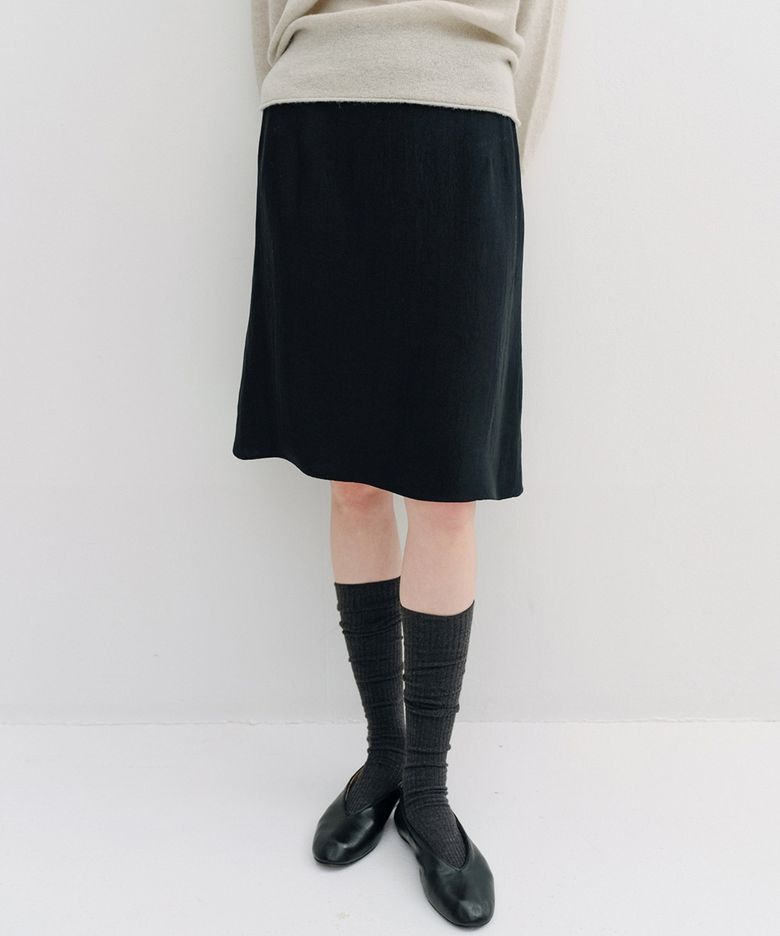 embroidery silky midi skirt (black)