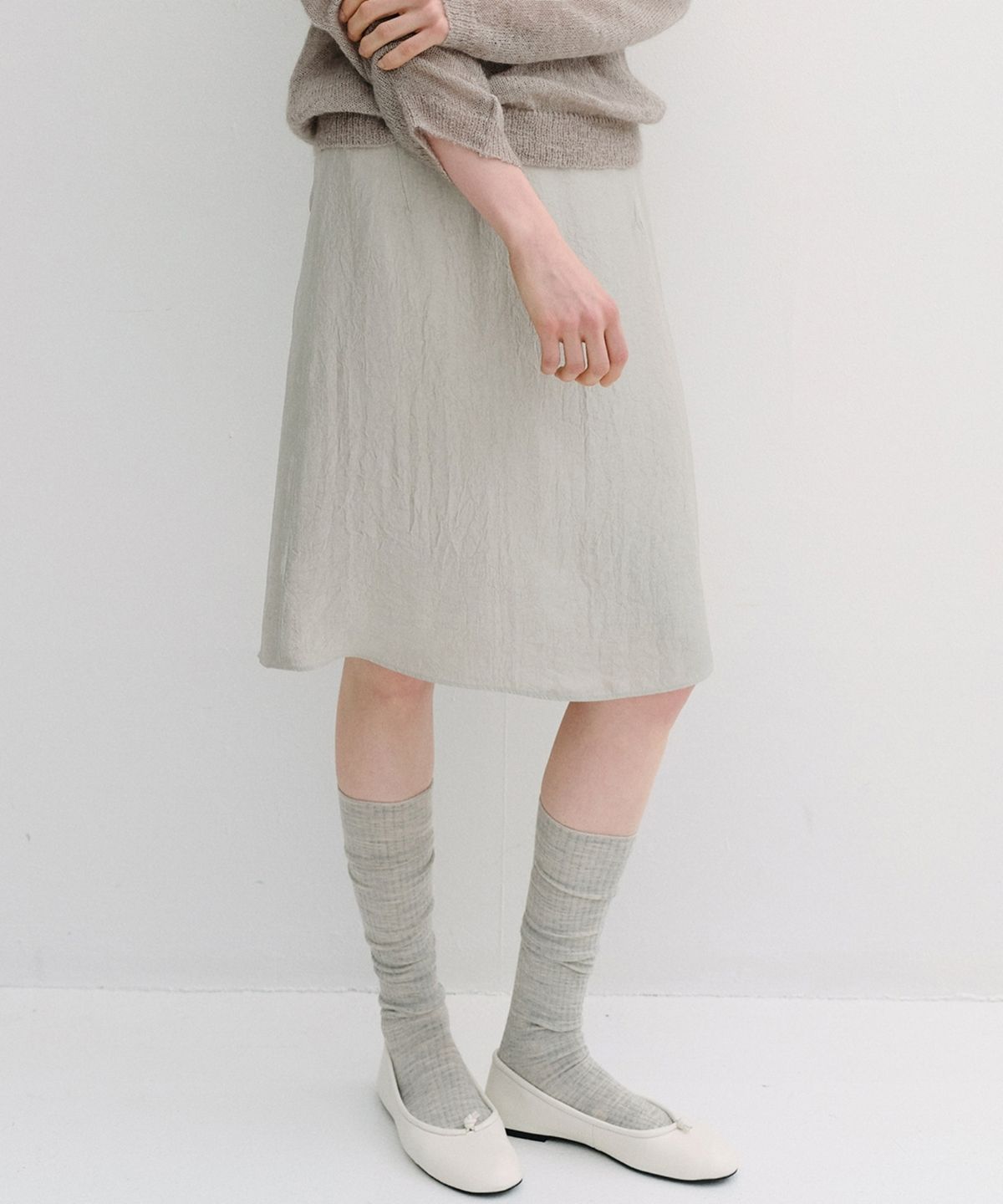 블랭크03(BLANK03) embroidery silky midi skirt (silver mint)