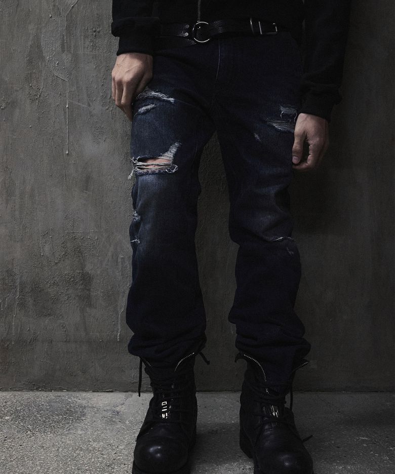 RAZOR-THRASHED FLARE JEANS