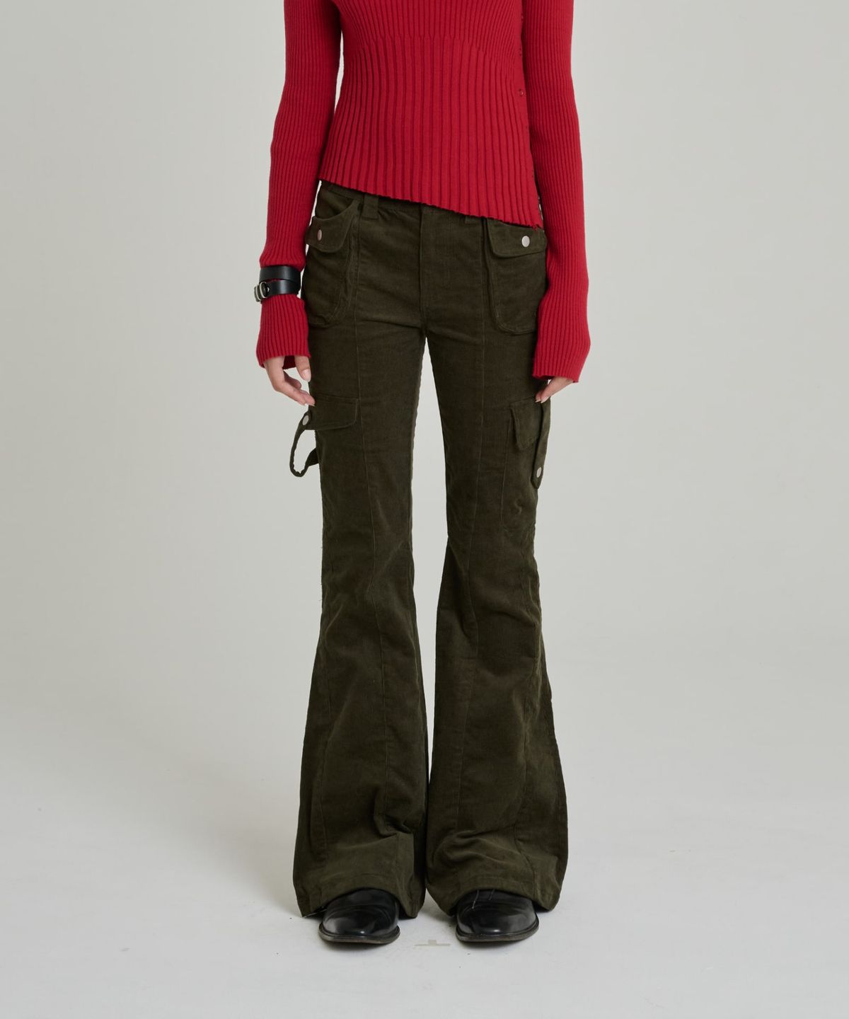 오디너리 홀리데이(ORDINARY HOLIDAY) LOW-RISE CARGO BOOTCUT PANTS [KHAKI]
