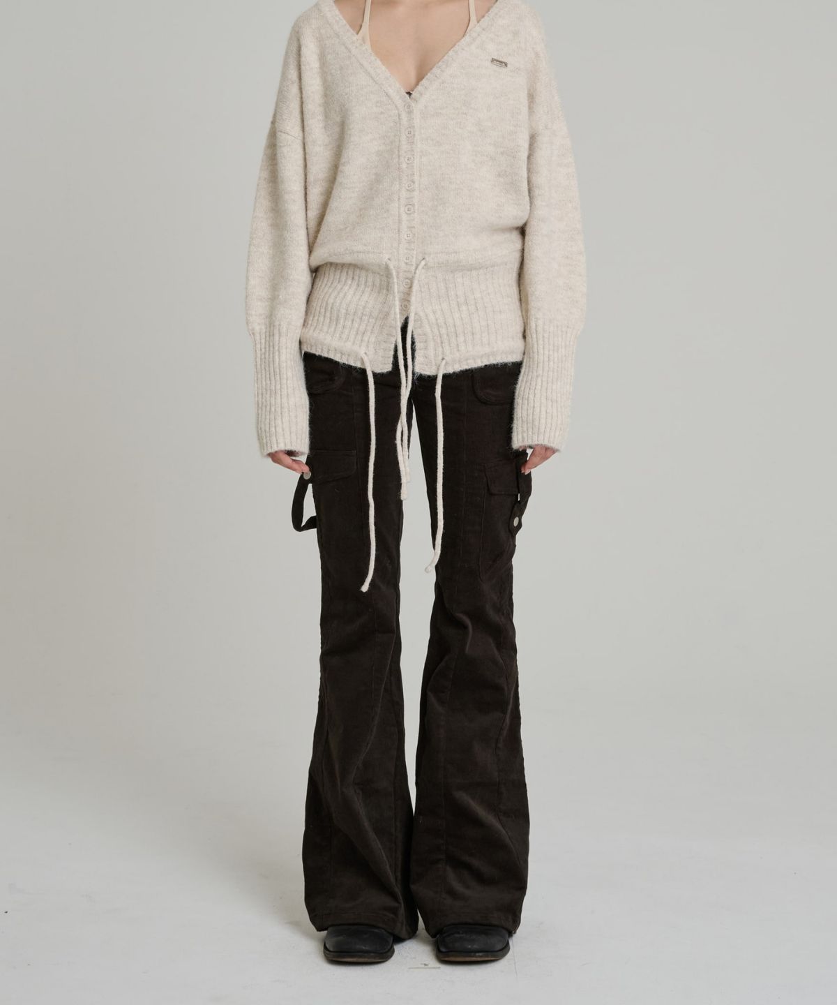 오디너리 홀리데이(ORDINARY HOLIDAY) LOW-RISE CARGO BOOTCUT PANTS [DEEP BROWN ]