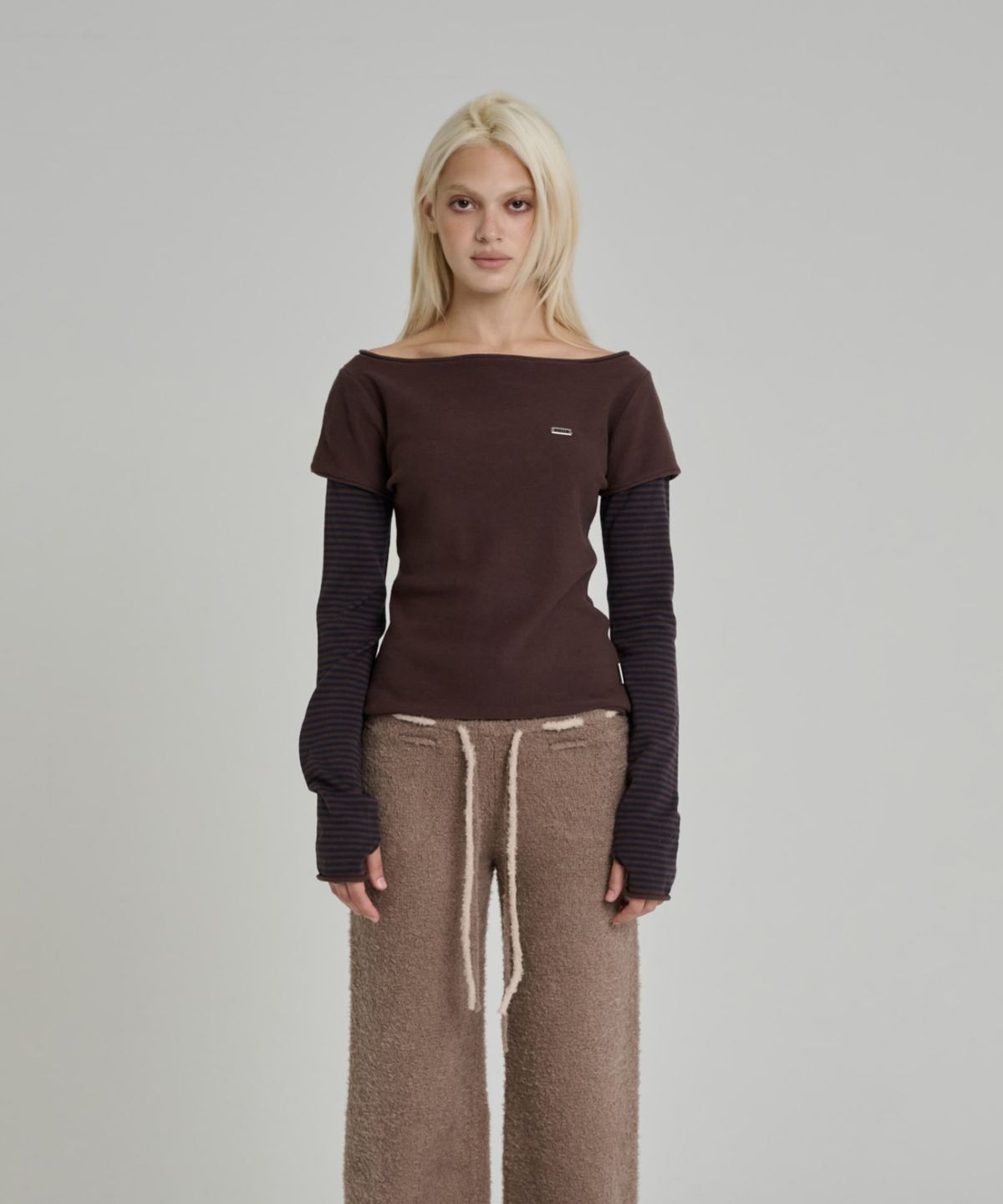 오디너리 홀리데이(ORDINARY HOLIDAY) LAYERED SLEEVE SWEATER [BROWN]