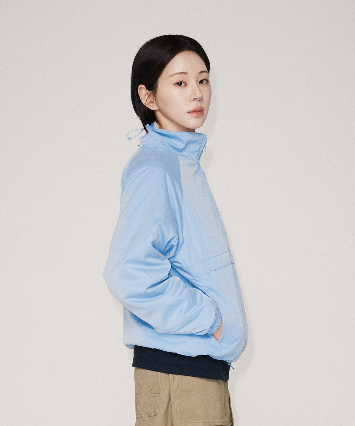 유니버스 가먼트(UNIVERSE GARMENT) 투웨이 스탠드넥 자켓_LIGHT BLUE