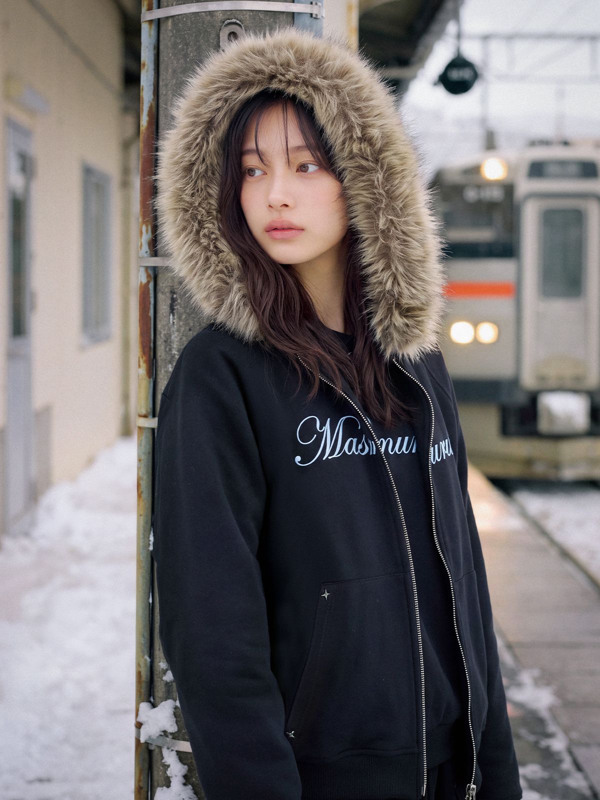 마스마룰즈 어패럴(MASMARULEZ APPAREL) Sparkle Fur-Trim Hood Zip-Up_Black