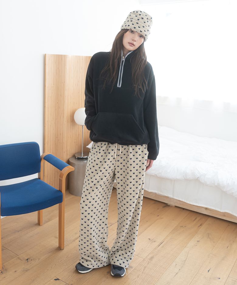 FLEECE PATTERN SWEATPANTS(HEART IVORY)