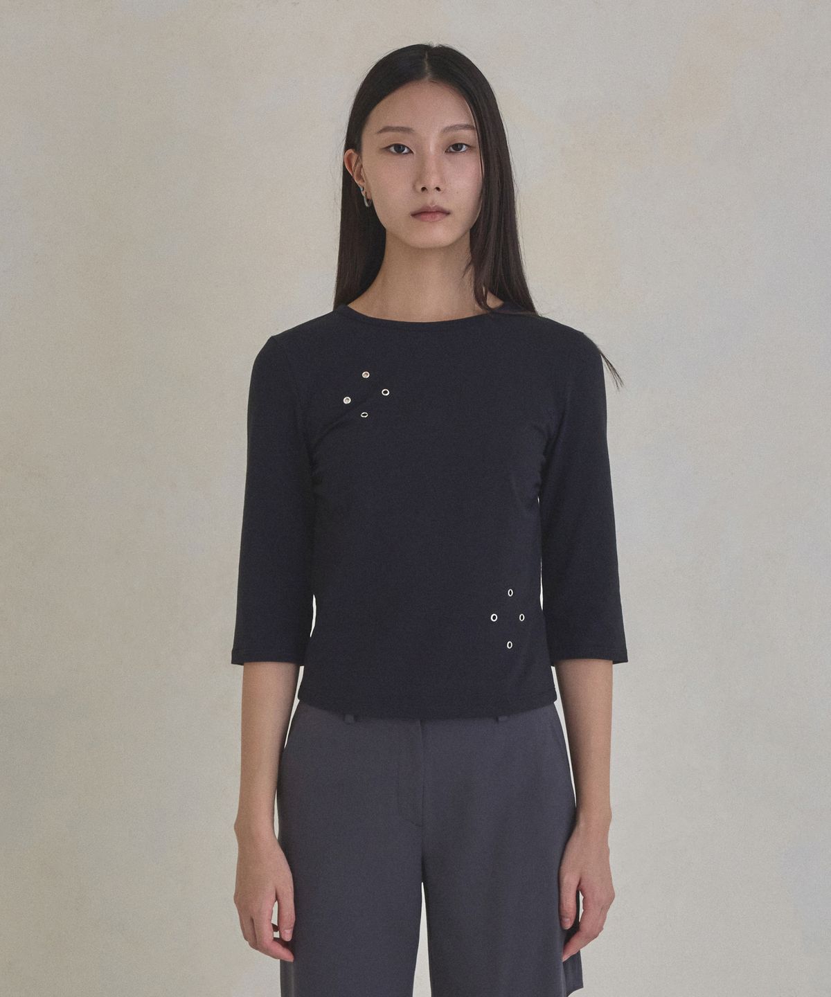 실롯(SEALOT) Eyelet Shirring Three-Quarter Sleeve Top (Black)
