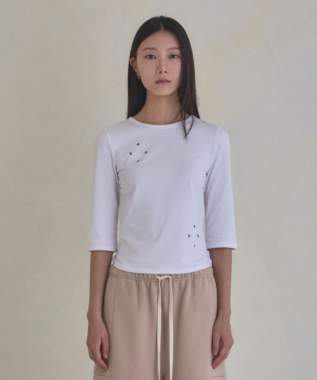 실롯(SEALOT) Eyelet Shirring Three-Quarter Sleeve Top (White)