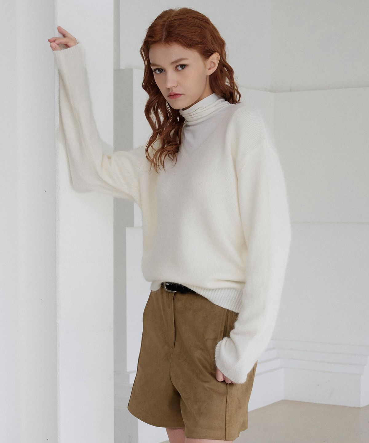 플루나 스튜디오(PLUNASTUDIO) Angora V Neck Knit(Ivory)