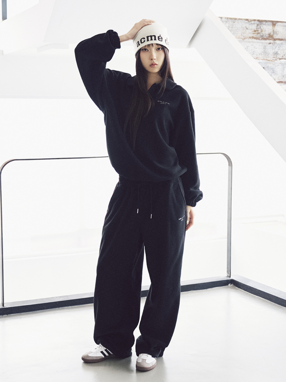 아크메드라비(ACME DE LA VIE) WOMAN ROUND COLLAR FLEECE LONG SLEEVE