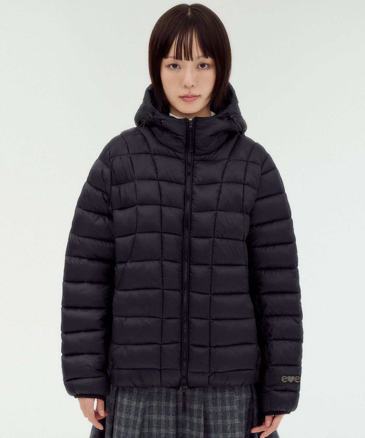 엠블러(AMBLER) 2WAY Hooded Light Jacket 자수 경량 패딩 자켓 AOU201 (블랙)