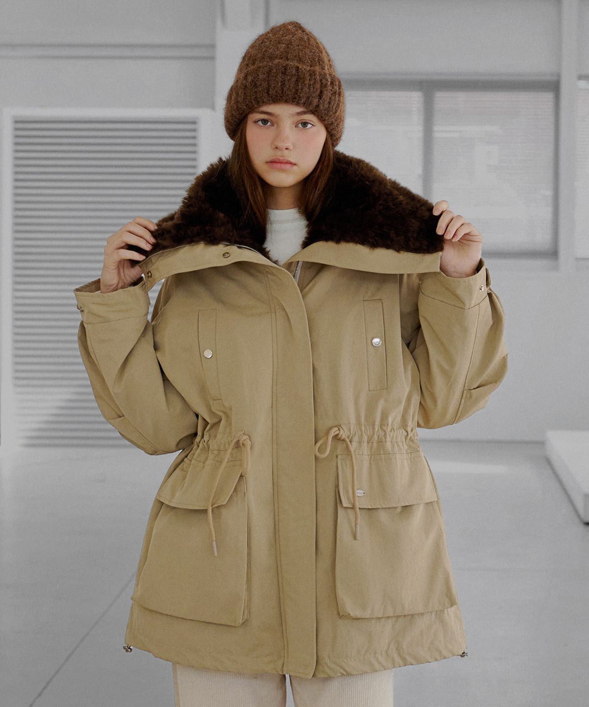 슬로우롤리(SLOWLOLLI) Fur collar field padding jumper_2 Colors