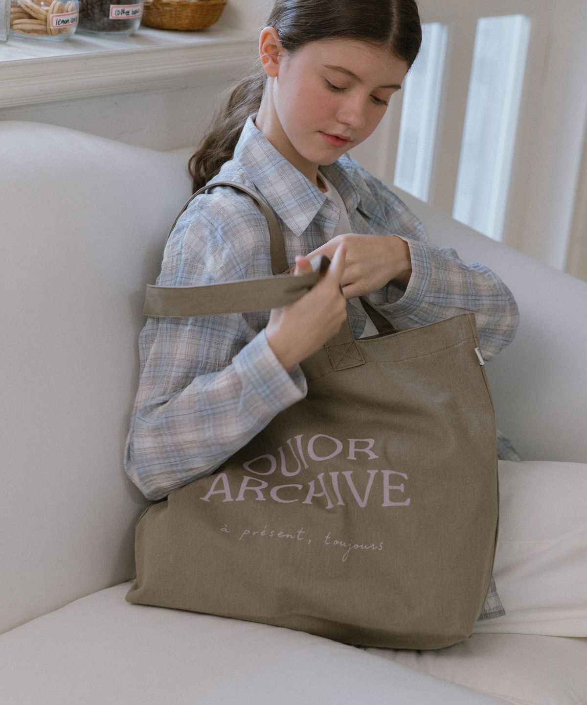 위올(OUIOR) ouior archive bag_brown