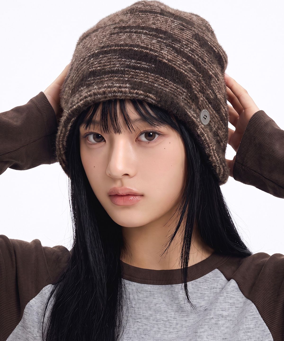 랜덤오프(RANDOMOFF) FUZZY BUTTON BEANIE [BROWN]