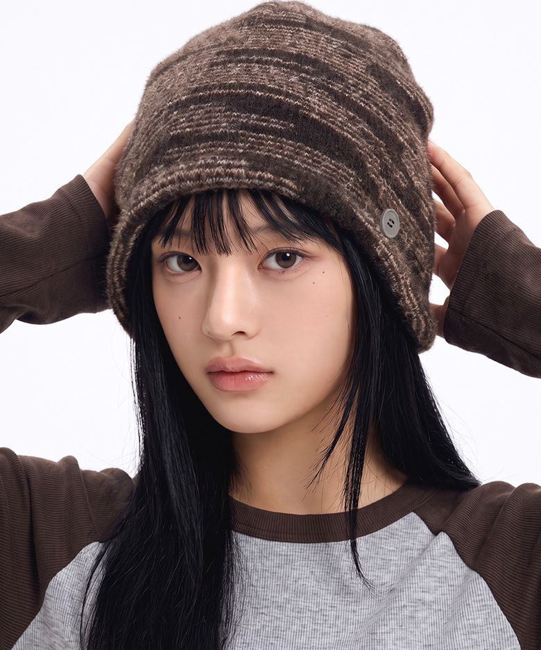 FUZZY BUTTON BEANIE [BROWN]