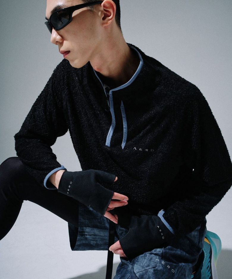 AERO TECH FLEECE HALF-ZIP HOODED TOP