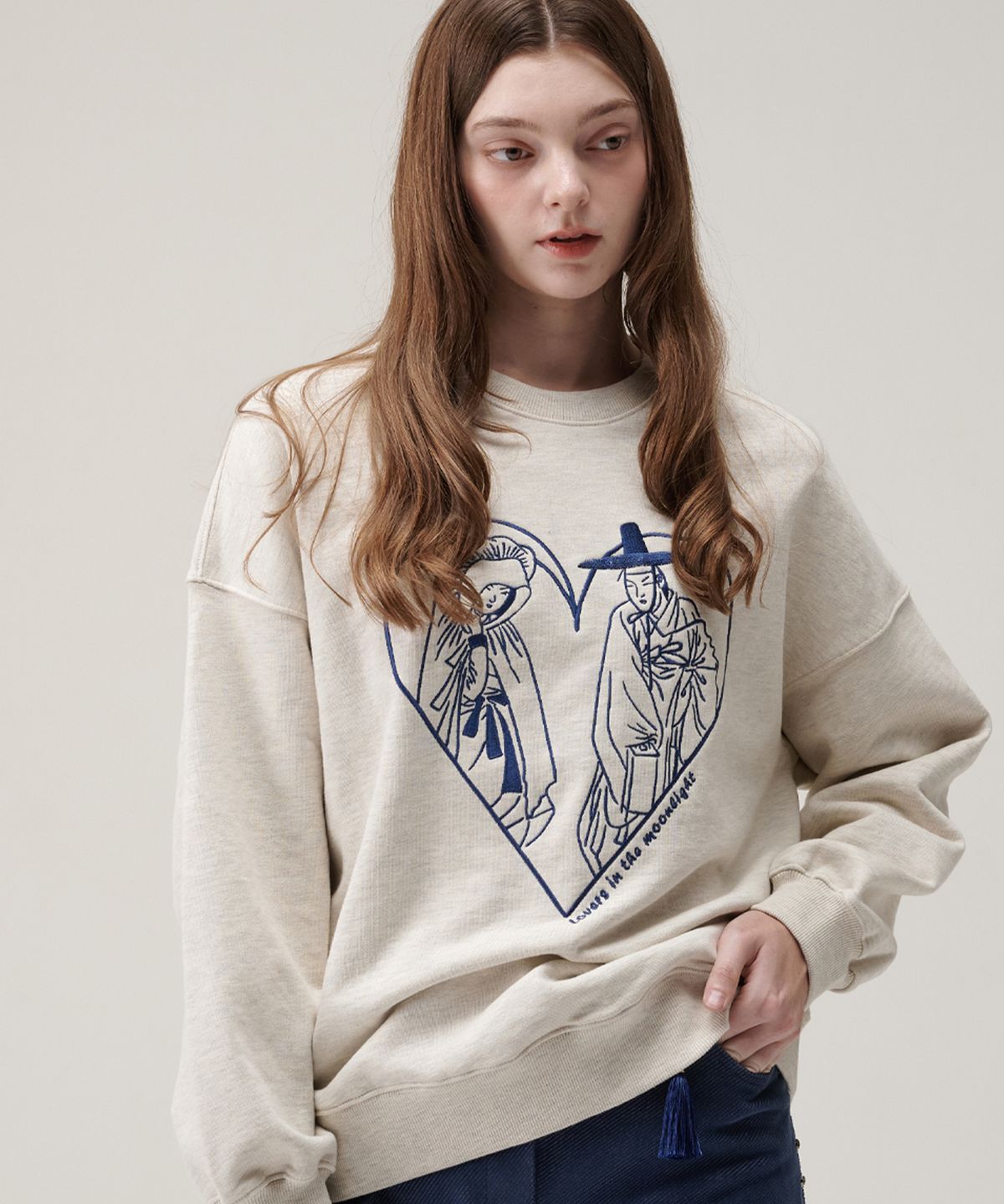 유가당(YUGADANG) Lovers in the moonlight sweatshirt_oatmeal beige 월하정인 스웻셔츠_오트밀 베이지