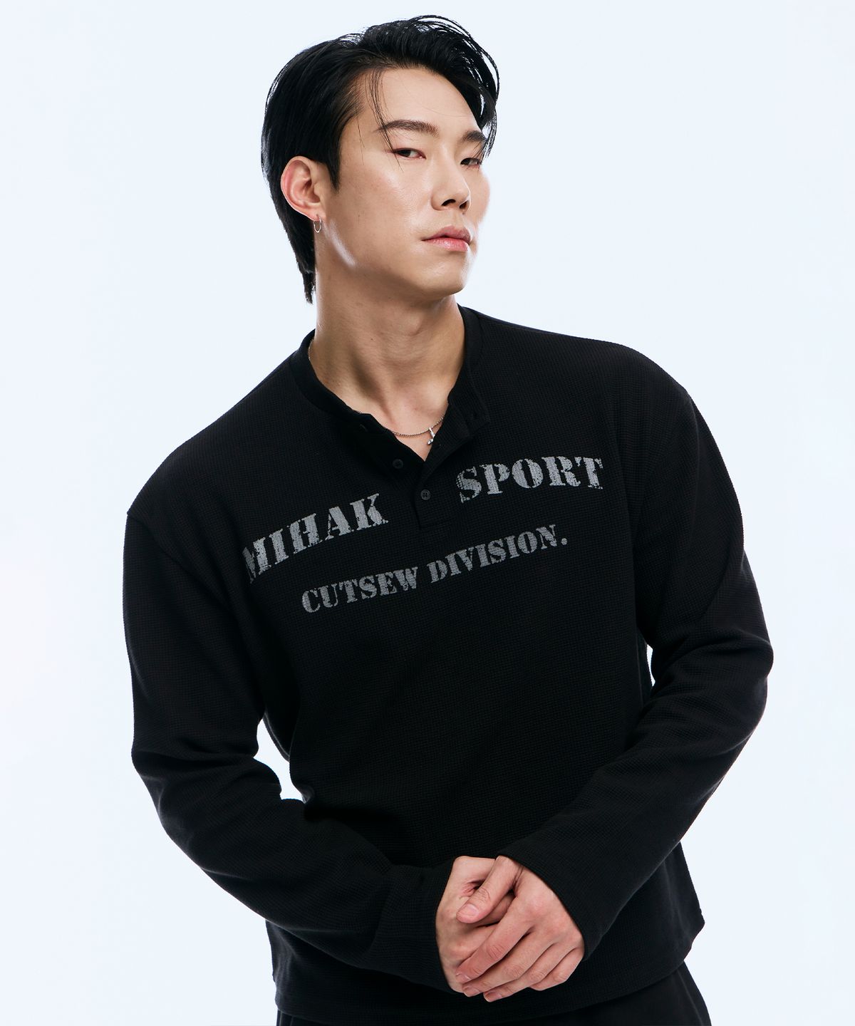 미학(MIHAK) 클래식 와플 헨리넥 롱 슬리브 (BLACK)