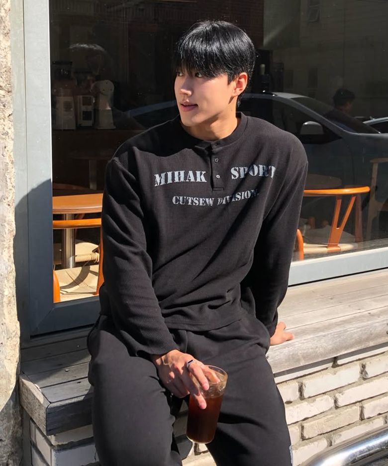 클래식 와플 헨리넥 롱 슬리브 (BLACK)