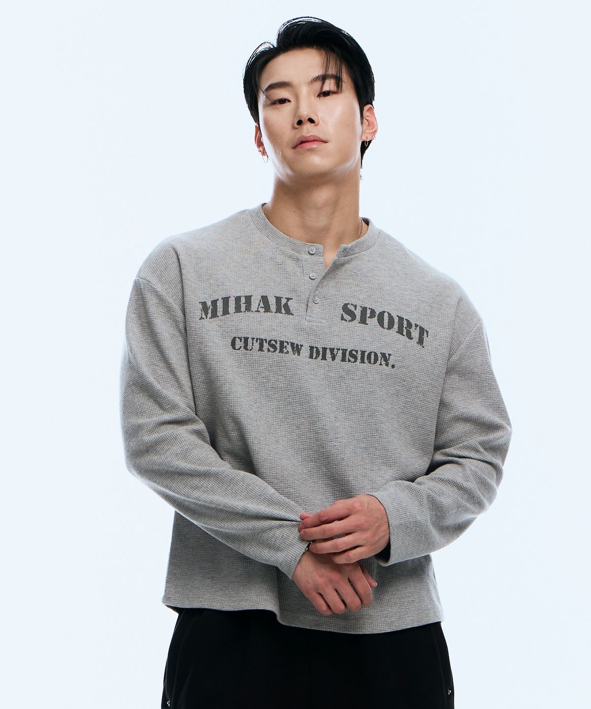 미학(MIHAK) 클래식 와플 헨리넥 롱 슬리브 (GRAY)
