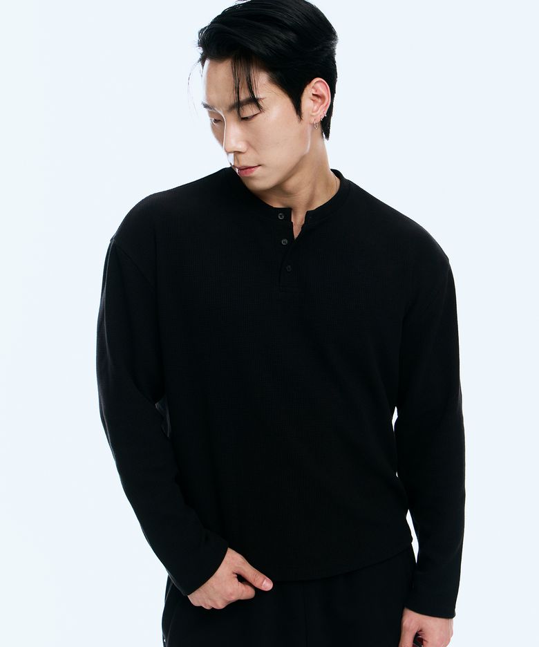 베이직 와플 헨리넥 롱 슬리브 (BLACK)