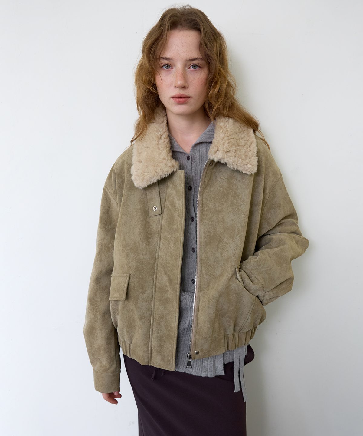 어몽(AMONG) A SUEDE FUR COLLAR JUMPER_BEIGE