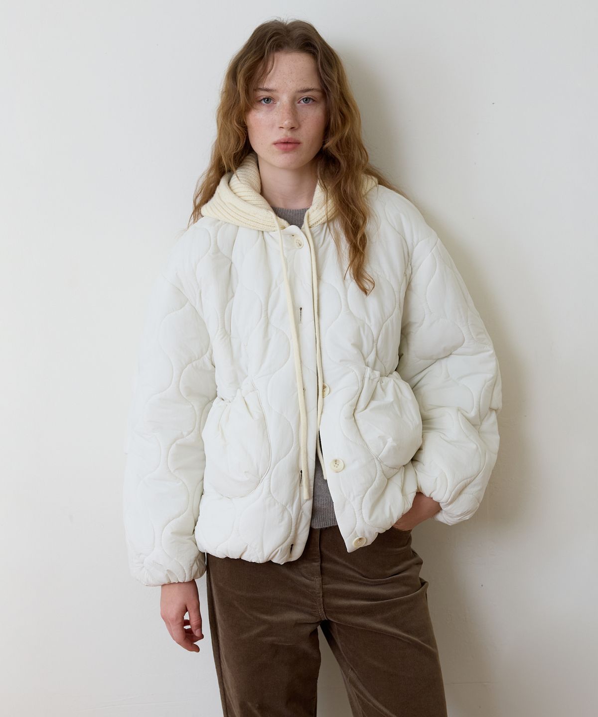 어몽(AMONG) A BALACLAVA BALLOON PUFFER JUMPER_IVORY