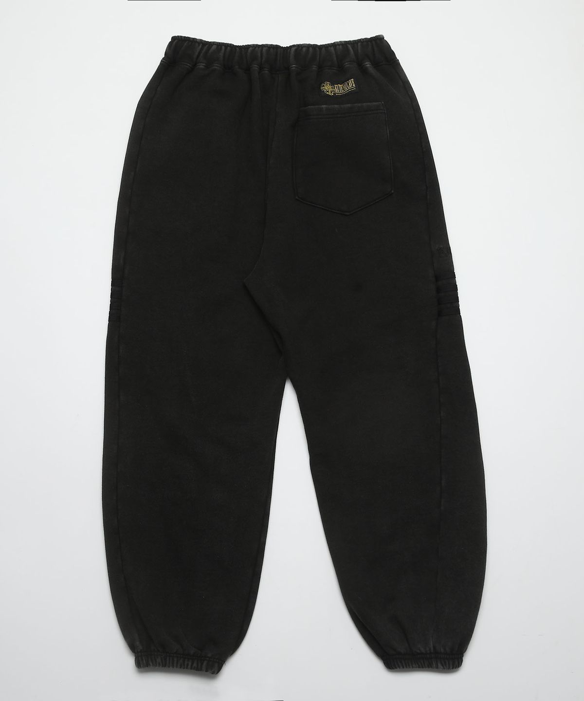 쿠테나이 케이브(KUTENAI CAVE) Suture sweatpants