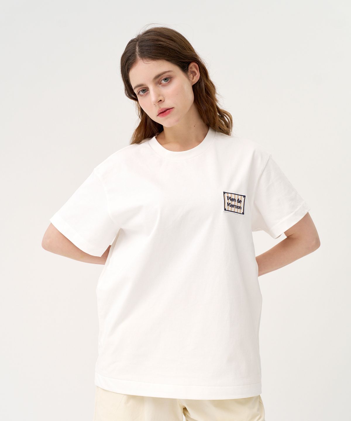 플랑 드 마룬(PLAN DE MAROON) SEASON LOGO T-SHIRT_WHITE_CAFE AU LAIT