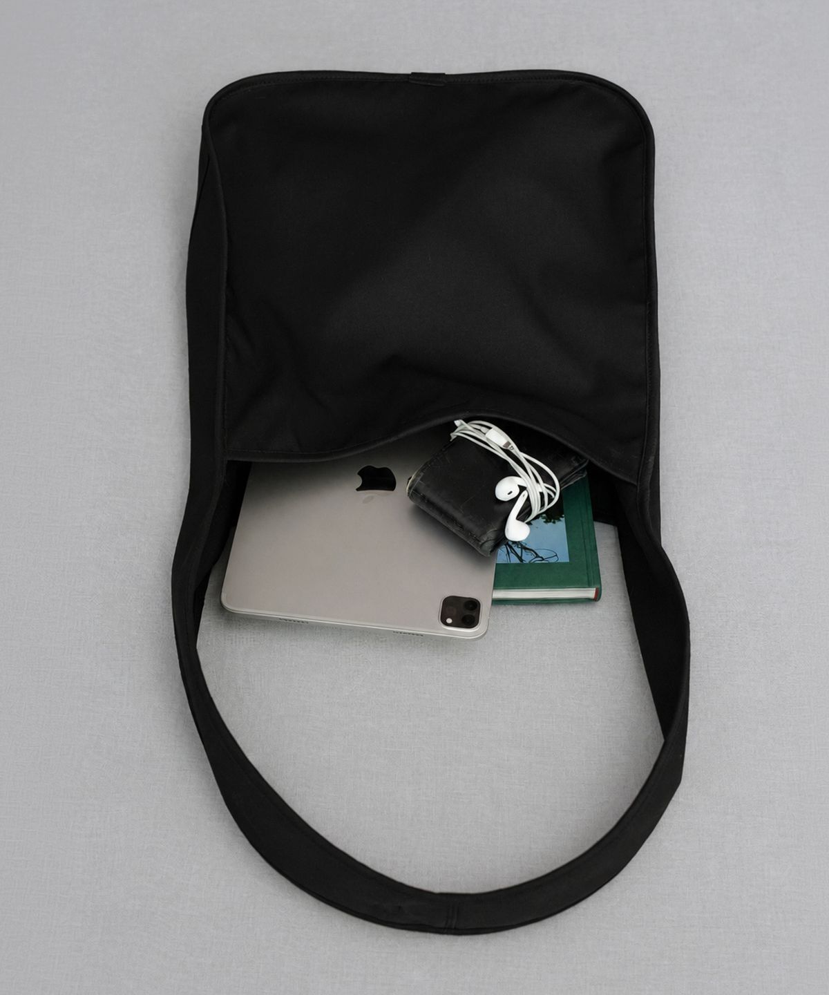 베이(VEY) Tender Round Shoulder (Black)