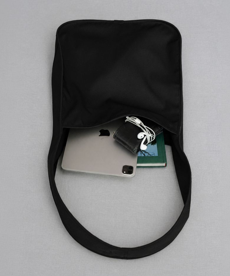 Tender Round Shoulder (Black)