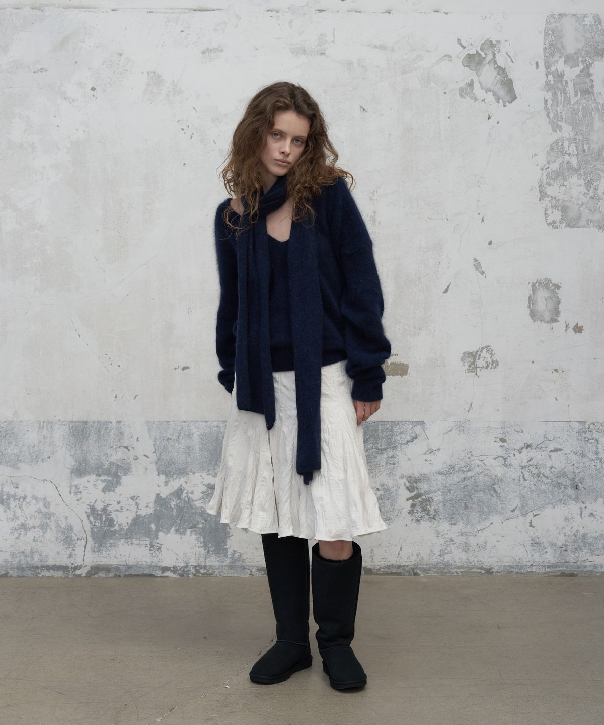 포에토(FOETO) Suede crinkle skirt - cream