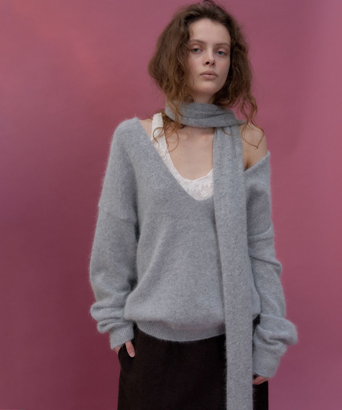 포에토(FOETO) Angora deep v-neck (muffler set) - grey