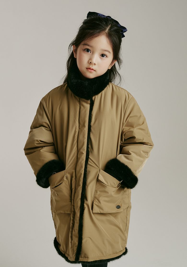 BA62CT01BG 베이지 블랙퍼 리버시블 점퍼코트